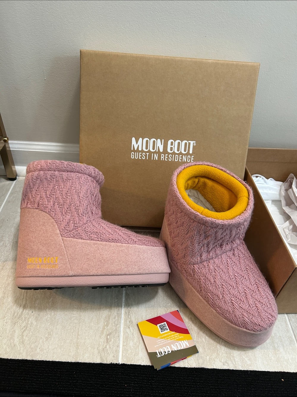 Moon boot knit boots. Fit 7-8